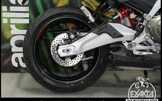 Gebrauchtmotorrad Aprilia Tuono 457 - Bild 17