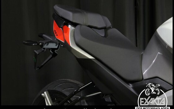 Gebrauchtmotorrad Aprilia Tuono 457 - Bild 25
