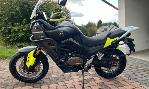 QJ Motor SVT 650 X