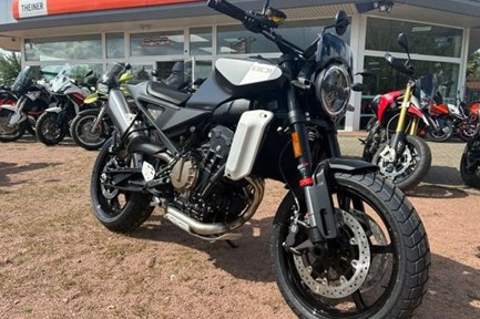 Husqvarna Svartpilen 801