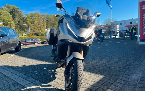 Gebrauchtmotorrad Honda NT1100 DCT Electronic Suspension - Bild 2