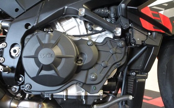 Gebrauchtmotorrad Aprilia Tuono V4 1100 Factory - Bild 8