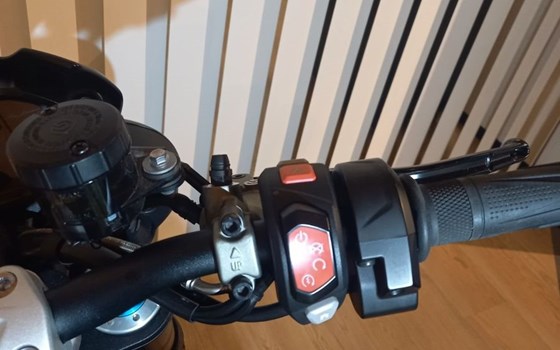 Gebrauchtmotorrad Triumph Speed Triple 1050 - Bild 12