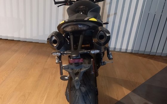 Gebrauchtmotorrad Triumph Speed Triple 1050 - Bild 4