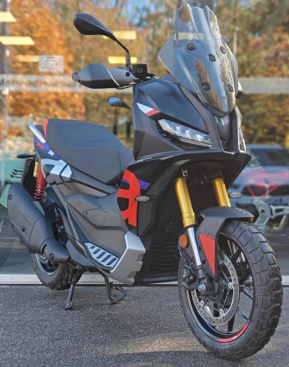 Aprilia SR GT 400