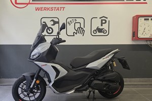 Offer Aprilia SR GT 400