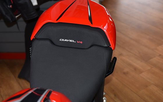 Gebrauchtmotorrad Ducati Diavel V4 - Bild 11