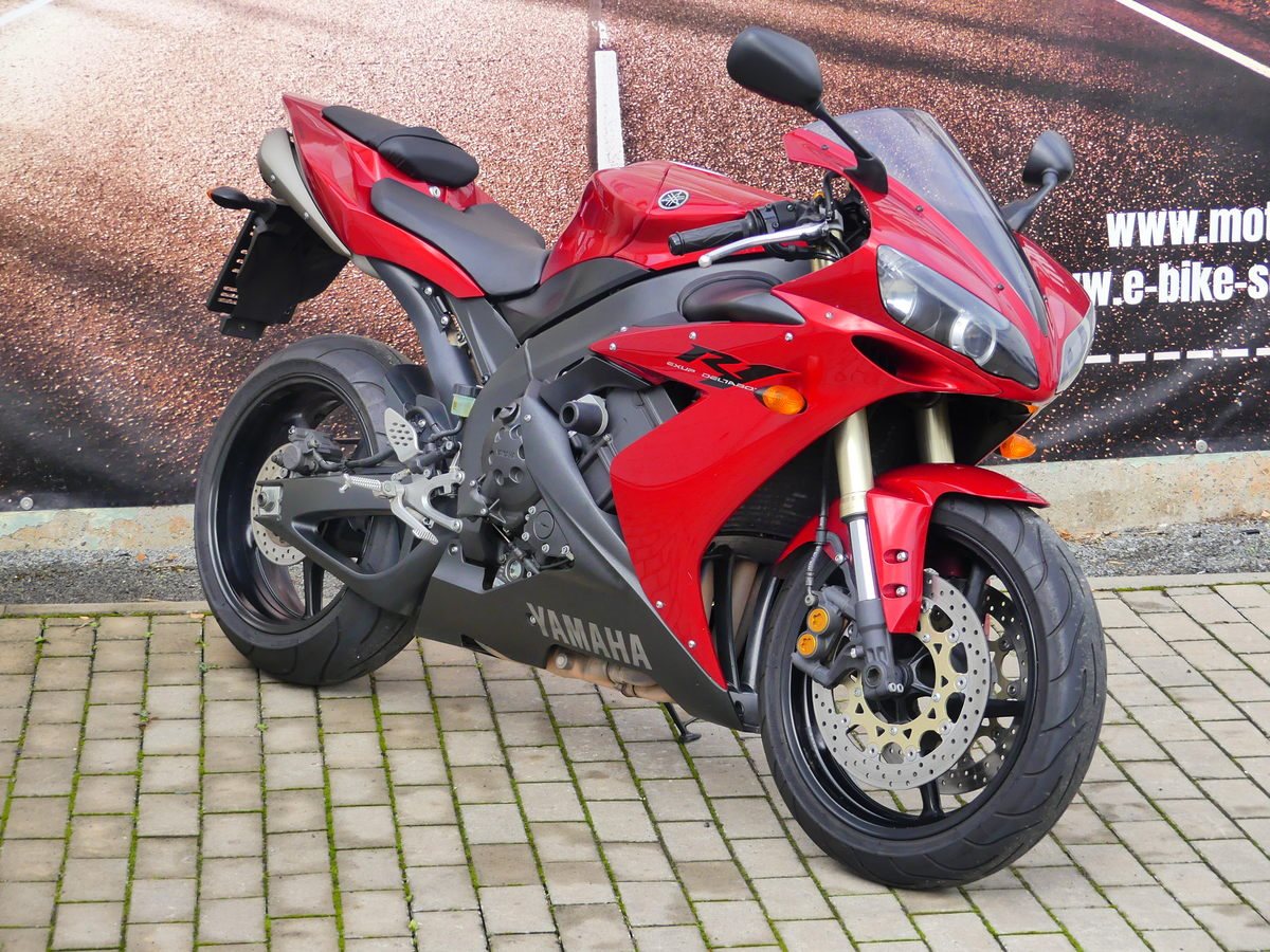 Yamaha R1