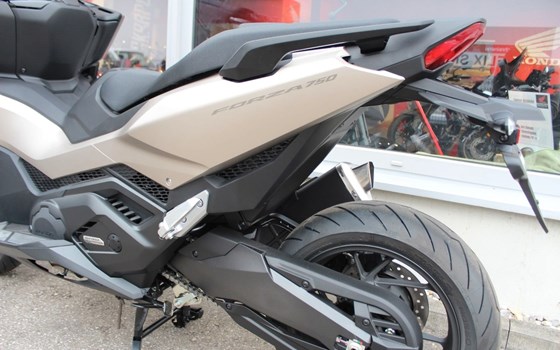 Gebrauchtmotorrad Honda Forza 750 - Bild 4