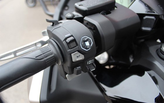 Gebrauchtmotorrad Honda Forza 750 - Bild 9