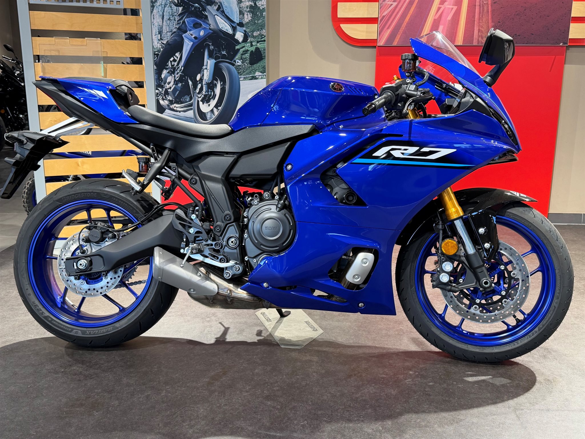 Yamaha R7