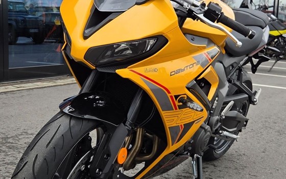 Gebrauchtmotorrad Triumph Daytona 660 - Bild 1