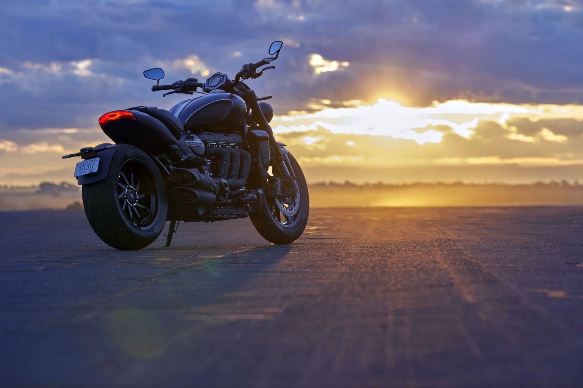 Triumph Rocket 3 Storm R, AKTION - Kurvenausklang