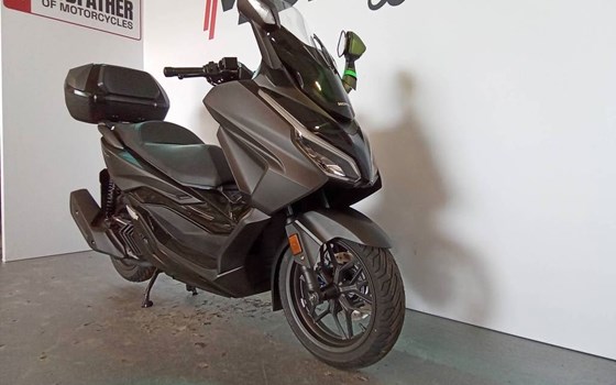 Gebrauchtmotorrad Honda Forza 125 - Bild 1