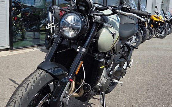 Gebrauchtmotorrad Triumph Trident 660 - Bild 2