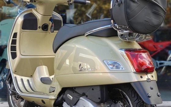 Gebrauchtmotorrad Vespa GTS 125 75th - Bild 5