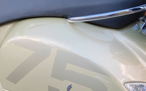 Gebrauchtmotorrad Vespa GTS 125 75th - Bild 9