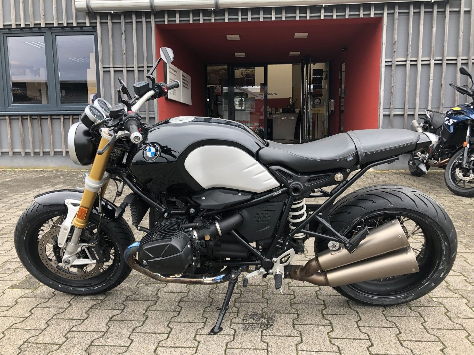 BMW R nineT