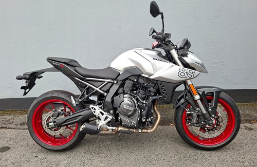 Neumotorrad Suzuki GSX-8S