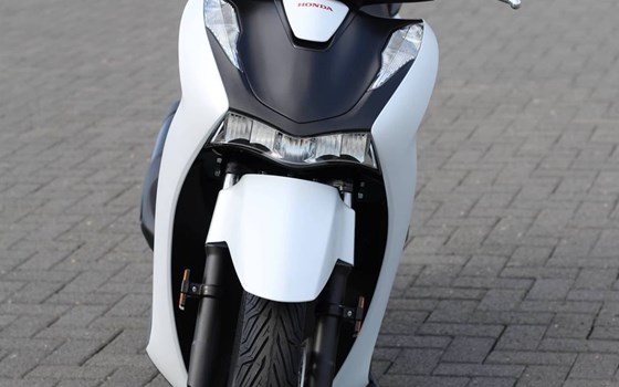 Gebrauchtmotorrad Honda SH150i - Bild 1