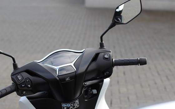 Gebrauchtmotorrad Honda SH150i - Bild 10