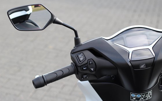 Gebrauchtmotorrad Honda SH150i - Bild 11