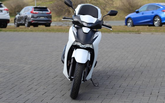 Gebrauchtmotorrad Honda SH150i - Bild 23