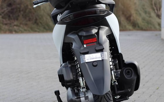 Gebrauchtmotorrad Honda SH150i - Bild 8