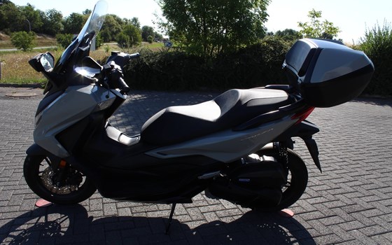 Gebrauchtmotorrad Honda Forza 125 - Bild 3