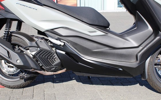 Gebrauchtmotorrad Honda Forza 125 - Bild 6