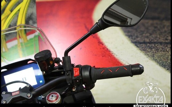 Gebrauchtmotorrad Aprilia Tuono V4 1100 RR - Bild 17