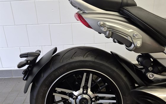 Gebrauchtmotorrad Triumph Rocket 3 GT - Bild 9