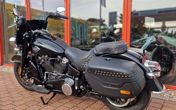 Gebrauchtmotorrad Harley-Davidson Softail Heritage Classic 114 FLHCS - Bild 3