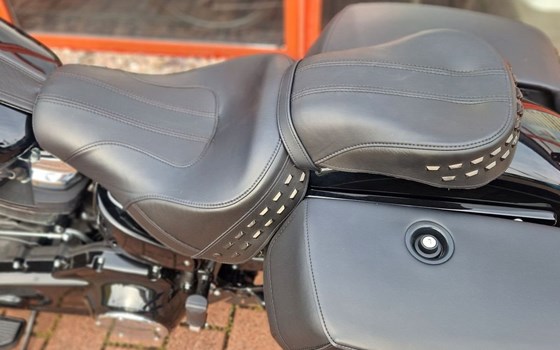 Gebrauchtmotorrad Harley-Davidson Softail Heritage Classic 114 FLHCS - Bild 6