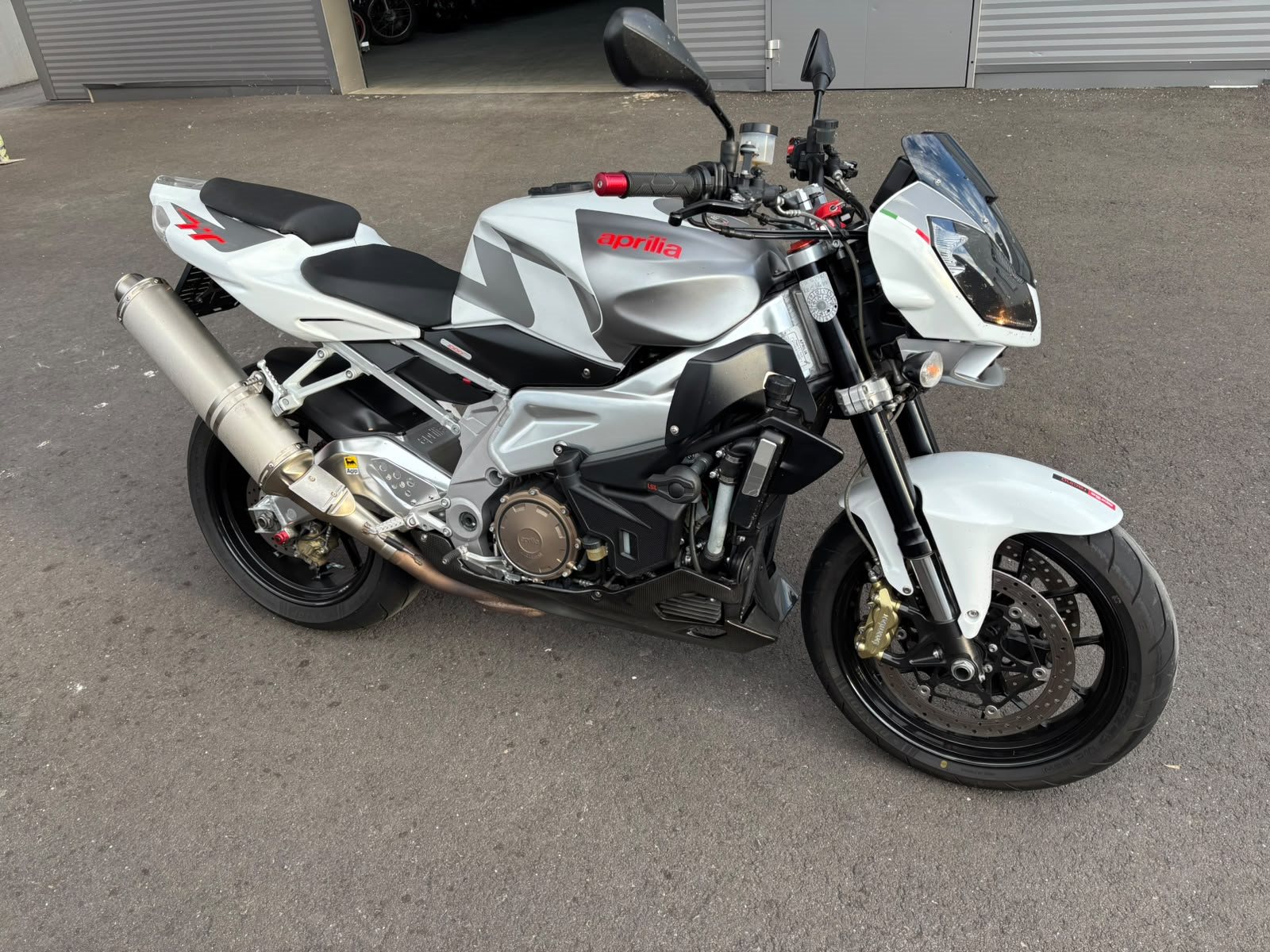 Aprilia Tuono V2 1000