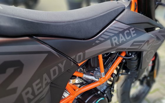 Neufahrzeug KTM 690 SMC R - Bild 9