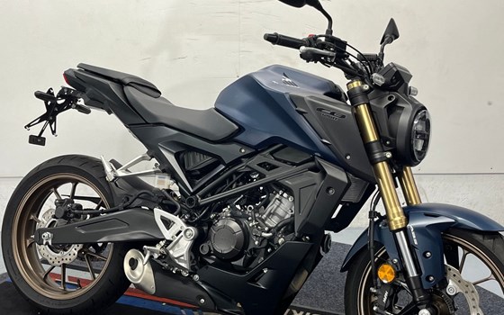 Gebrauchtmotorrad Honda CB125R - Bild 2