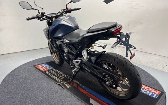 Gebrauchtmotorrad Honda CB125R - Bild 5