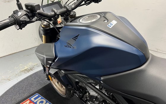 Gebrauchtmotorrad Honda CB125R - Bild 7