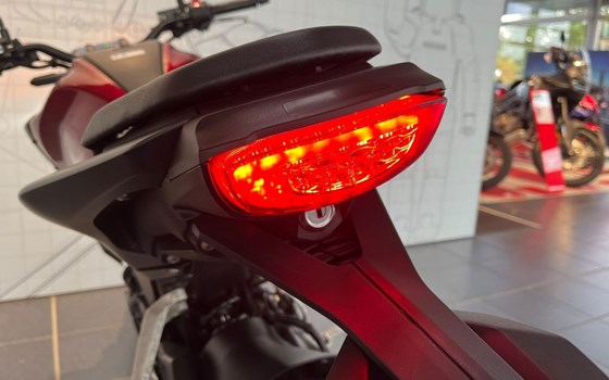 Gebrauchtmotorrad Honda CB125R - Bild 10