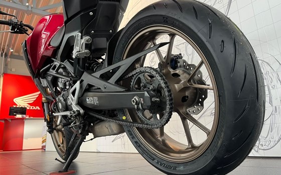 Gebrauchtmotorrad Honda CB125R - Bild 11