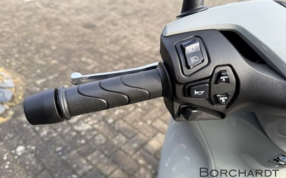 Gebrauchtmotorrad Honda SH125i - Bild 12