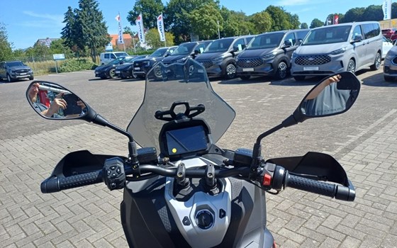 Neufahrzeug Aprilia SR GT 400 - Bild 10