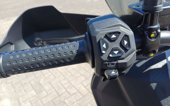 Neufahrzeug Aprilia SR GT 400 - Bild 11