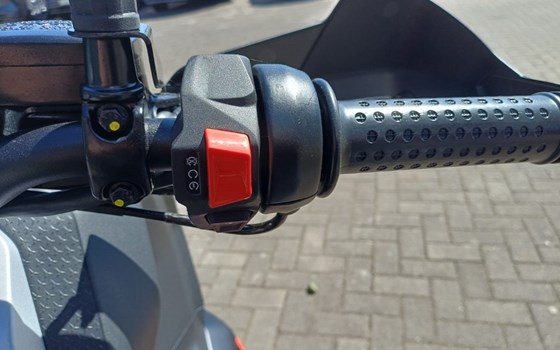 Neufahrzeug Aprilia SR GT 400 - Bild 13