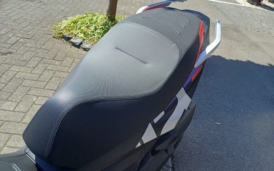Neufahrzeug Aprilia SR GT 400 - Bild 14