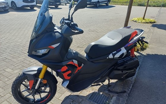 Neufahrzeug Aprilia SR GT 400 - Bild 8