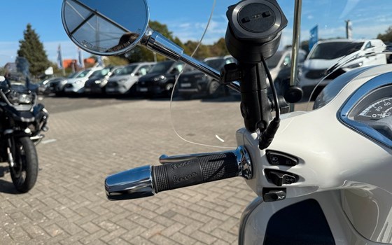 Gebrauchtmotorrad Vespa GTS 300 Yacht Club - Bild 13