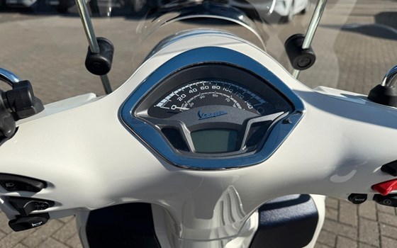 Gebrauchtmotorrad Vespa GTS 300 Yacht Club - Bild 14