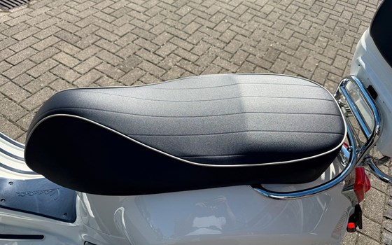 Gebrauchtmotorrad Vespa GTS 300 Yacht Club - Bild 16